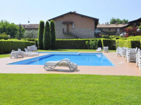 Vibrant Holiday Home in Lazise with Swimming Pool